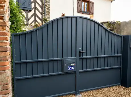 portail sur mesure à Laval - image 3